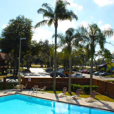 Ramada By Wyndham Temple Terrace/Tampa North Hotell Exteriör bild
