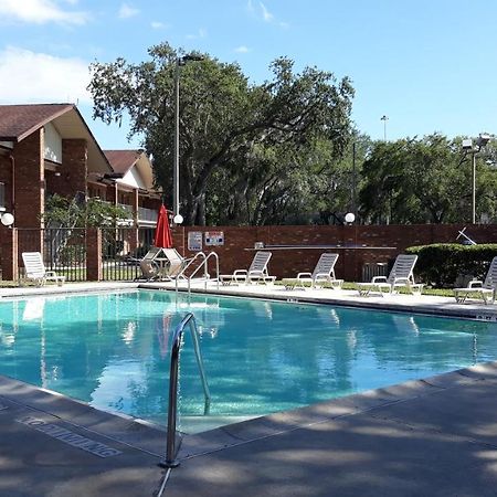 Ramada By Wyndham Temple Terrace/Tampa North Hotell Exteriör bild