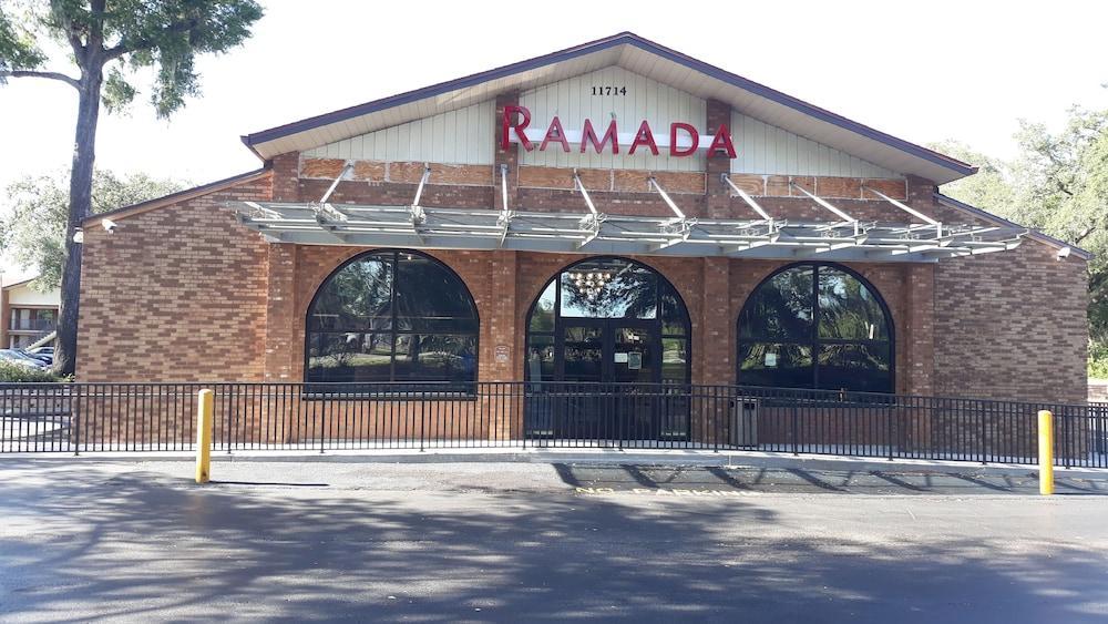 Ramada By Wyndham Temple Terrace/Tampa North Hotell Exteriör bild