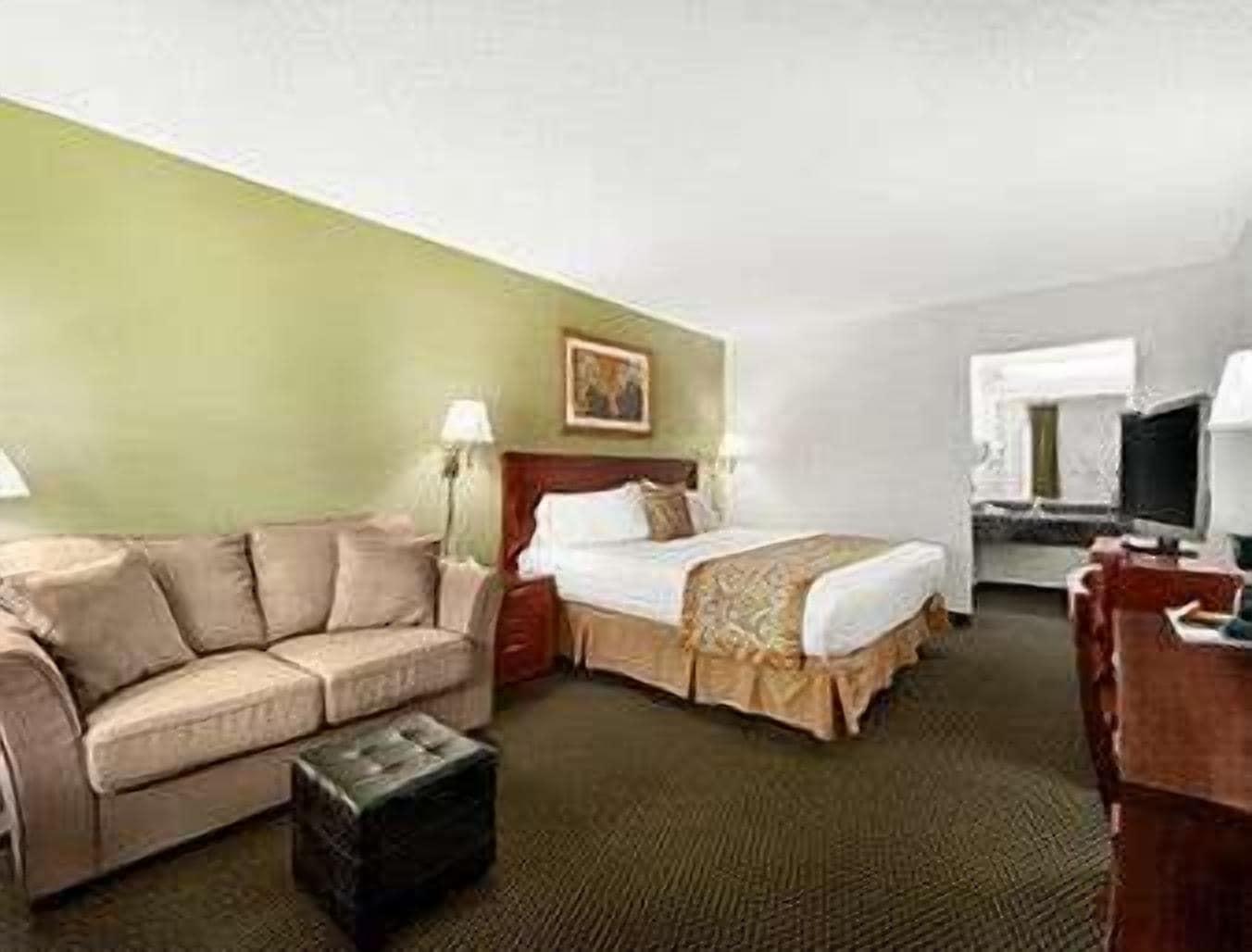 Ramada By Wyndham Temple Terrace/Tampa North Hotell Exteriör bild