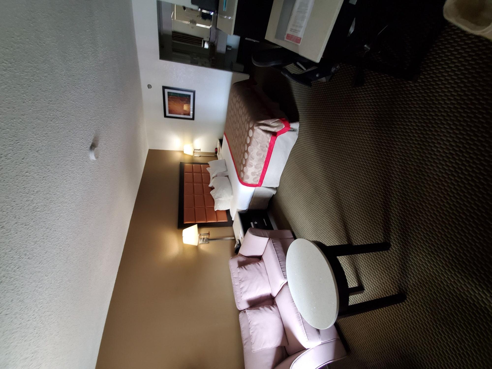Ramada By Wyndham Temple Terrace/Tampa North Hotell Exteriör bild