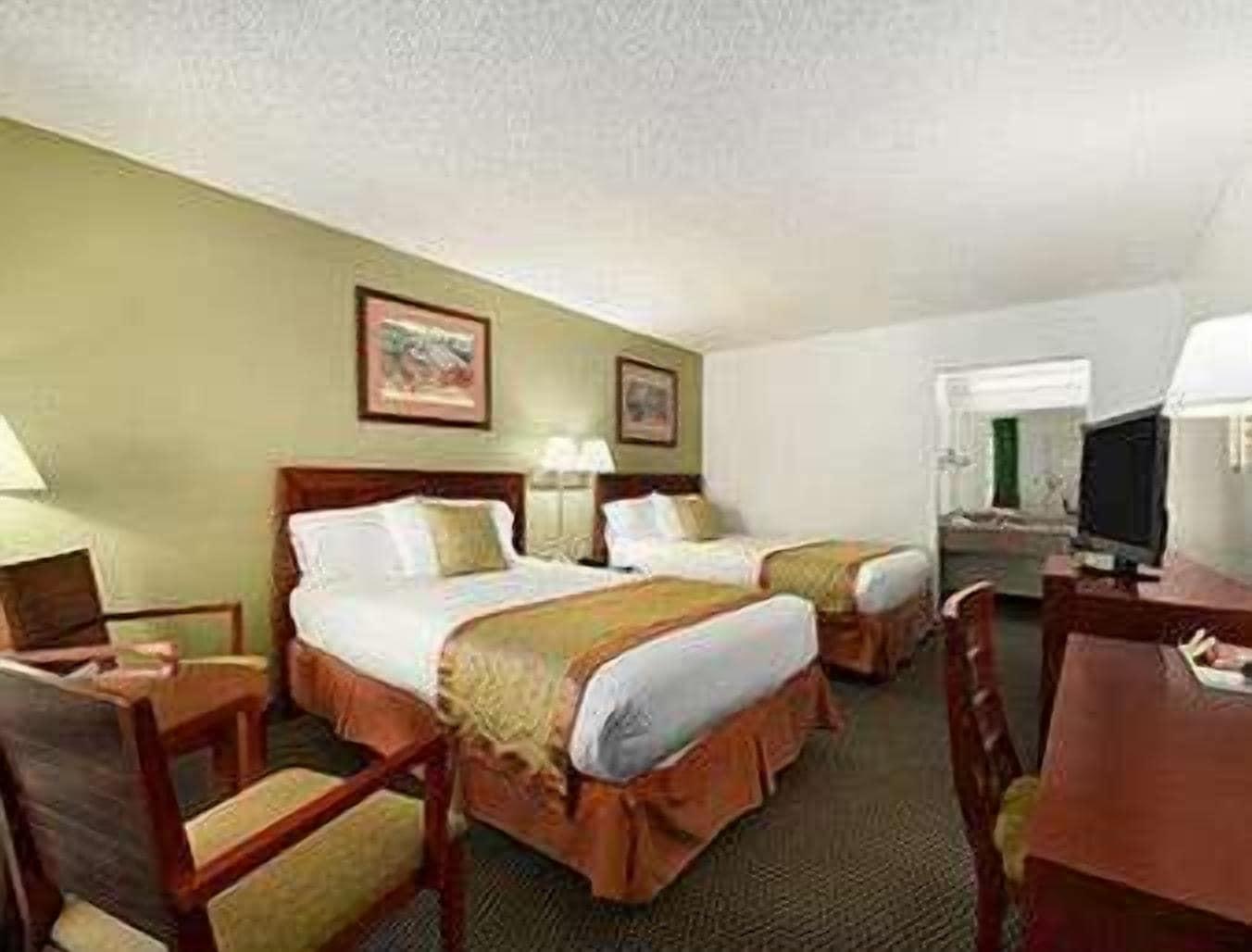 Ramada By Wyndham Temple Terrace/Tampa North Hotell Exteriör bild