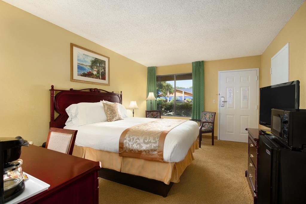 Ramada By Wyndham Temple Terrace/Tampa North Hotell Rum bild