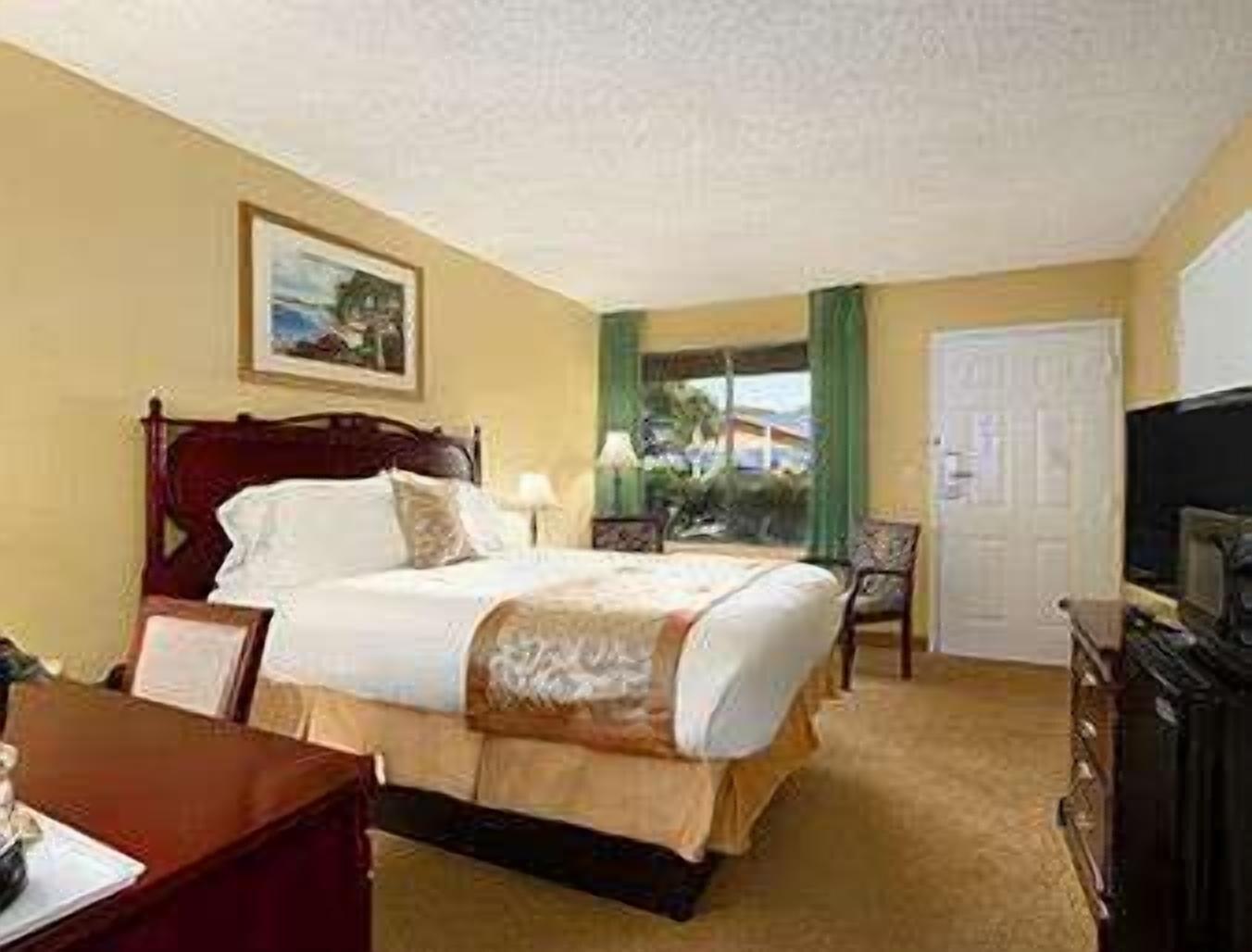 Ramada By Wyndham Temple Terrace/Tampa North Hotell Exteriör bild