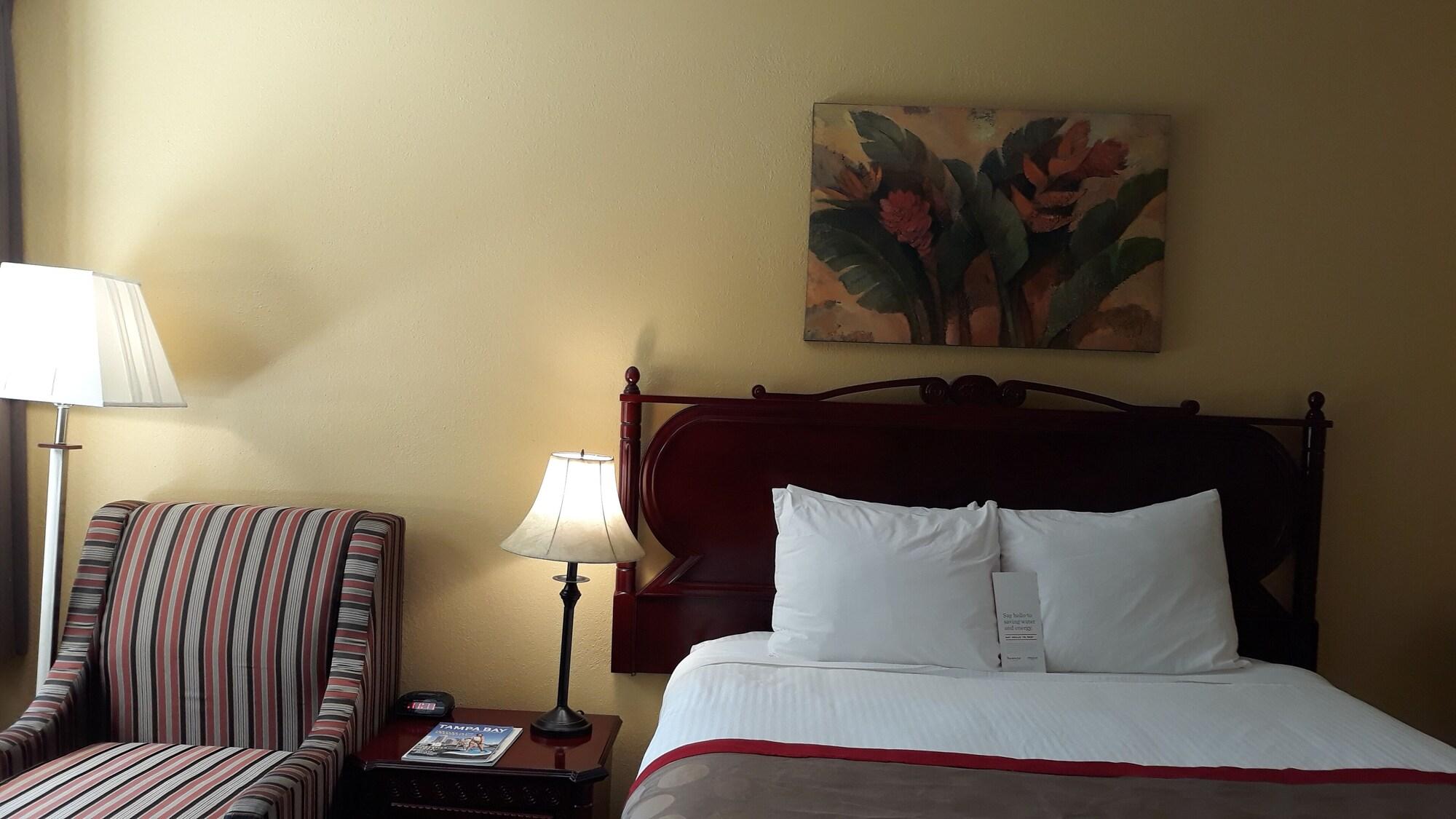 Ramada By Wyndham Temple Terrace/Tampa North Hotell Exteriör bild