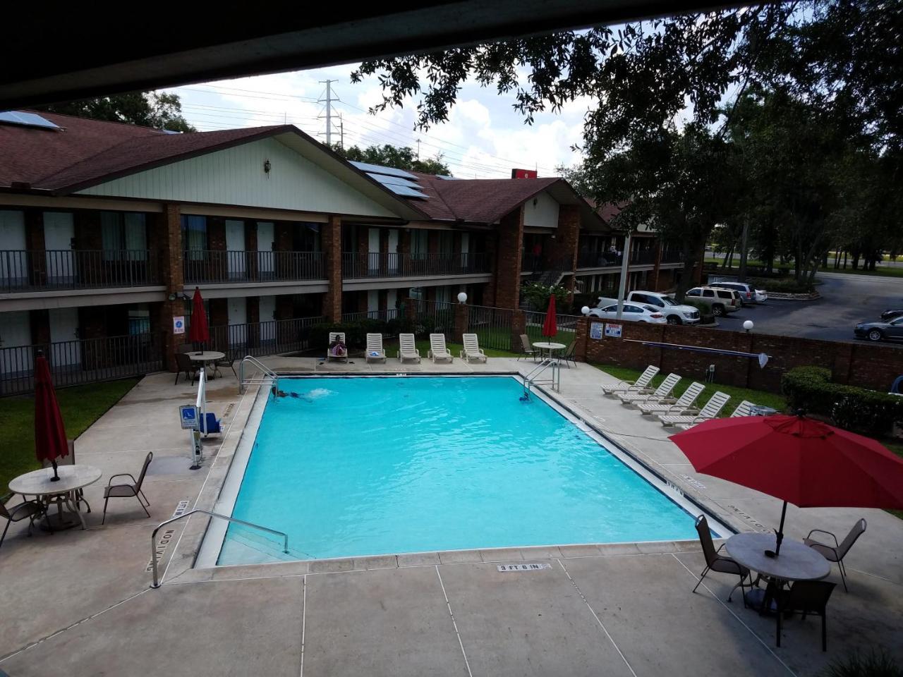 Ramada By Wyndham Temple Terrace/Tampa North Hotell Exteriör bild