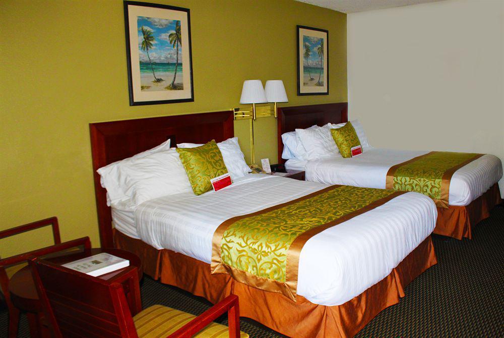 Ramada By Wyndham Temple Terrace/Tampa North Hotell Exteriör bild
